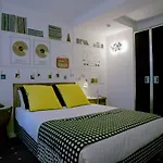 Du Triangle D'or - Proche Madeleine Hotel