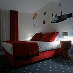 Du Triangle D'or - Proche Madeleine Hotel
